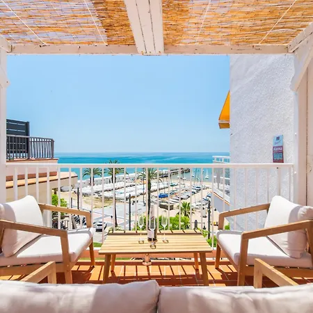 Oceanfront Penthouse With Terrace And Views Appartamento
