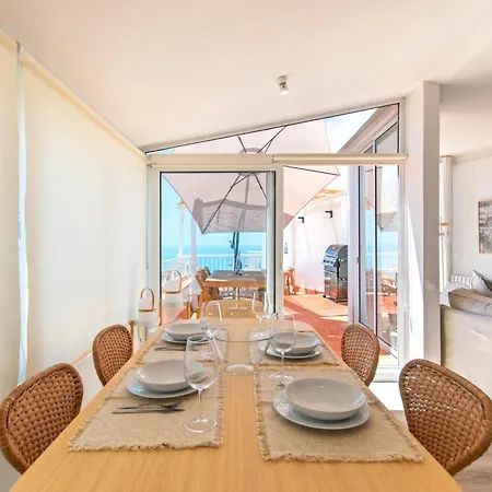 Oceanfront Penthouse With Terrace And Views Appartamento Sitges